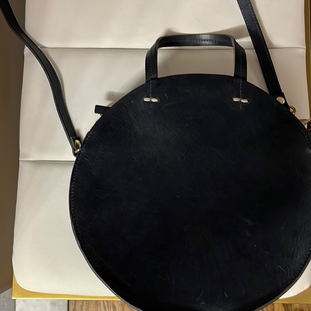 Short handle hand bag or cross body shoulder bag strap